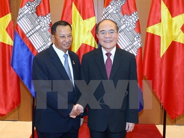 NA Chairman holds talks with Cambodian Senate President - ảnh 1